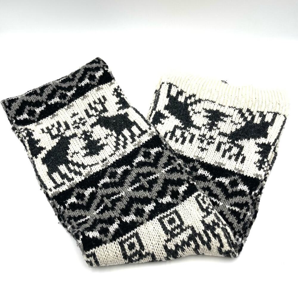 GAP ICELANDIC style wool scarf super warm and comfy black & ivory